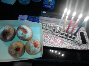 265690_10152312188515293_299557490_o